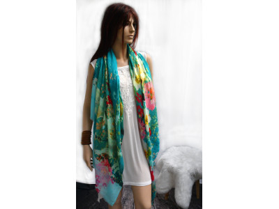 Turquoise wollen sjaal met veelkleurige bloemen en dieren